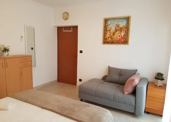 Apartment mit Balkon