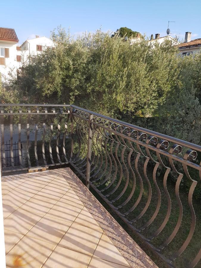 Mit Balkon *
